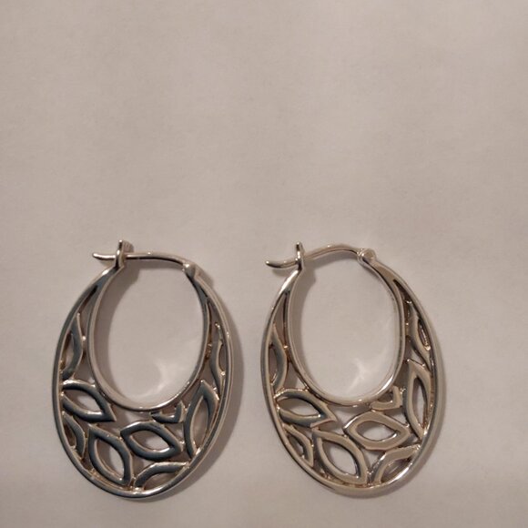 STERLING SILVER OVAL HOOP TEAR DROP DETAIL EARRINGS - Picture 12 of 13